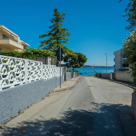 בית הארחה Sea 1- Small